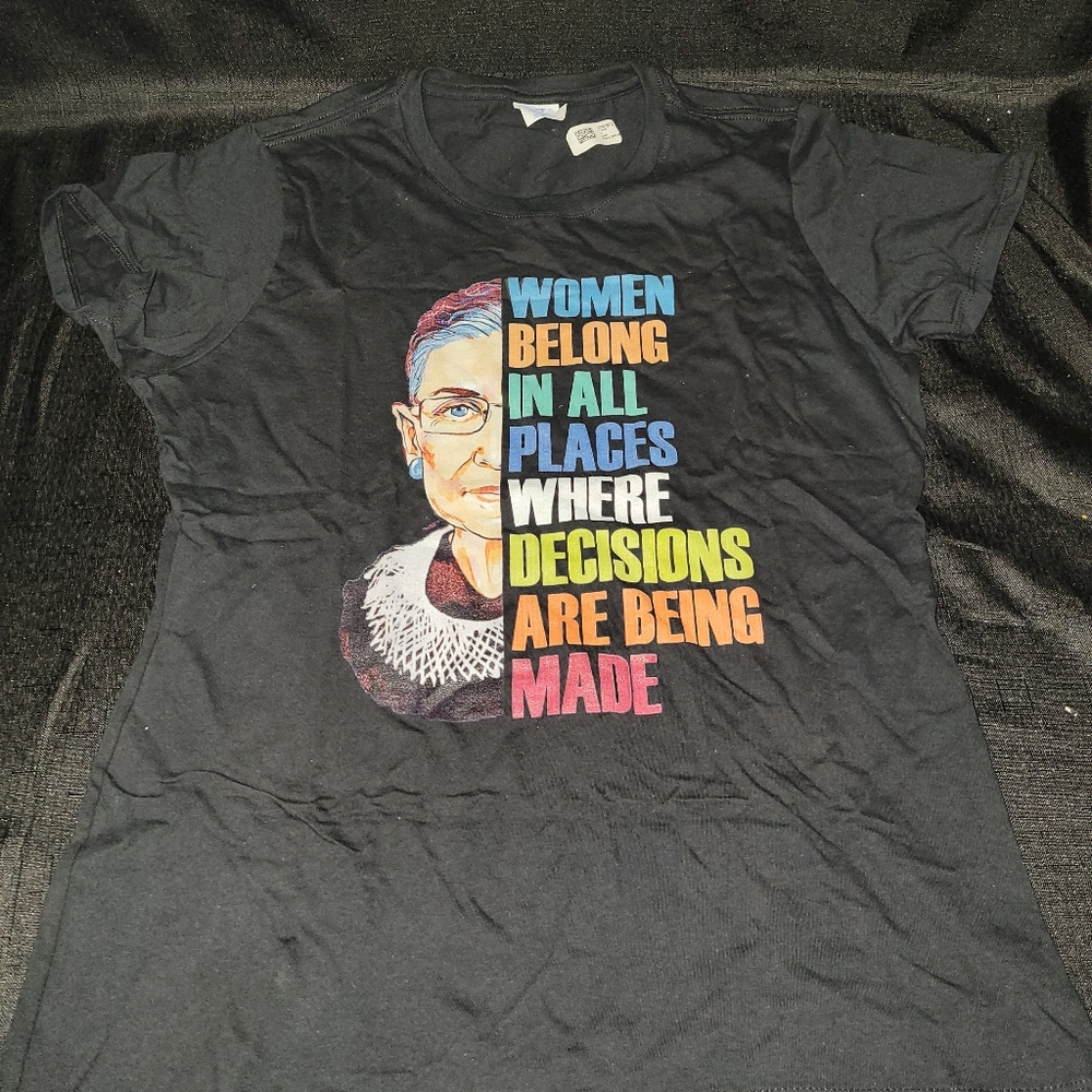 Ruth Bader Ginsburg T-shirt M